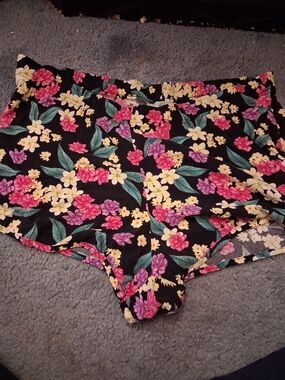 Decree Black Floral Womens Shorts